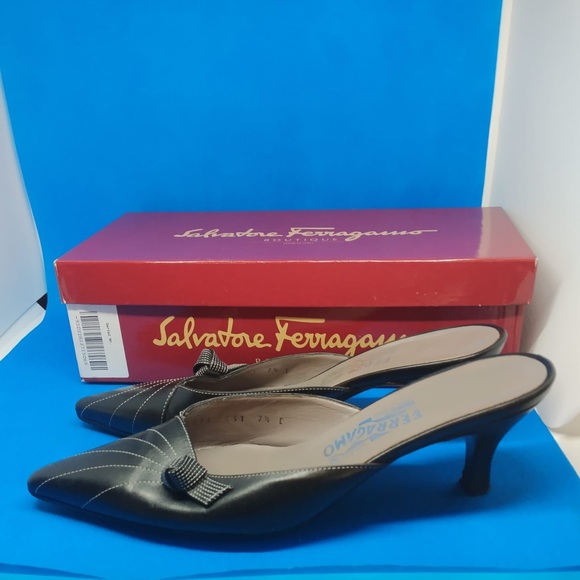 Salvatore Ferragamo Shoes - Salvatore Ferragamo Black leather with bow‎